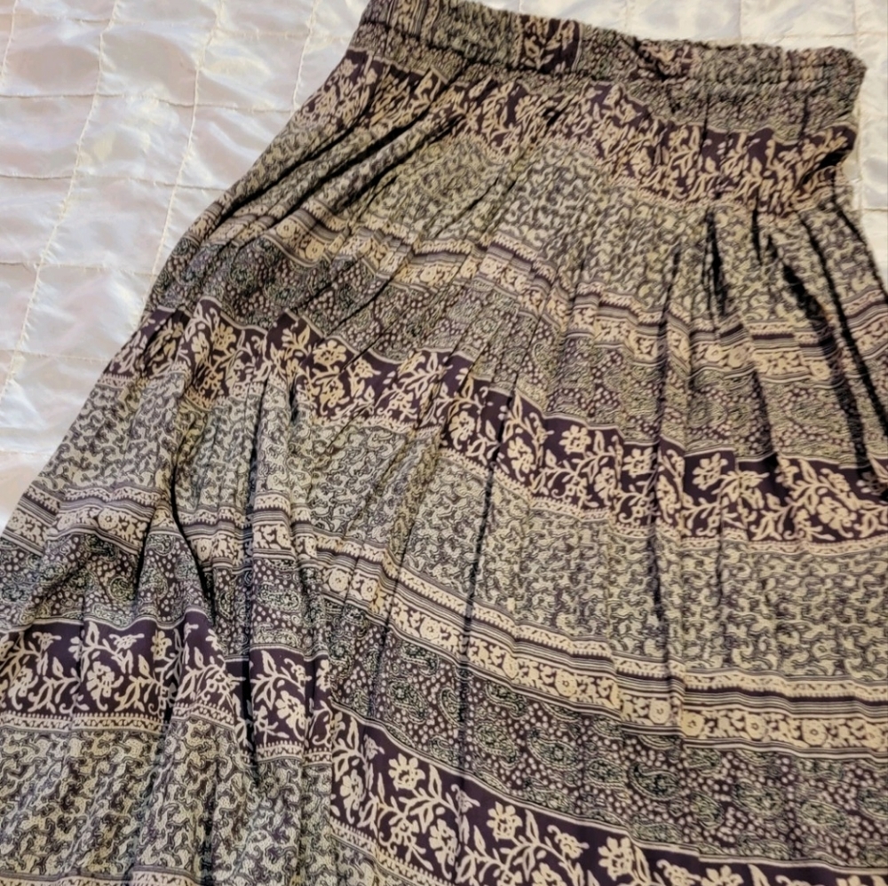 2pc Skirt Set - Picture 2 of 3